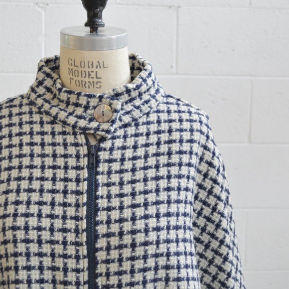 vintage checkered wool cape with purple lining - Picture 2 of 10